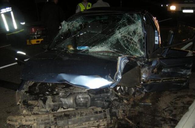 Girtas vairuotojas netvarkingu automobiliu sukėlė skaudžią avariją