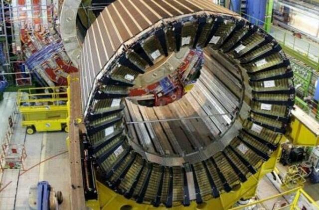 Higgso dalelė leis transportuoti medžiagą ir manipuliuoti laiku?