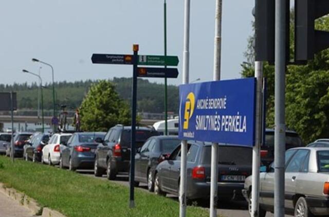 Ilgasis savaitgalis prasidėjo automobilių spūstimis