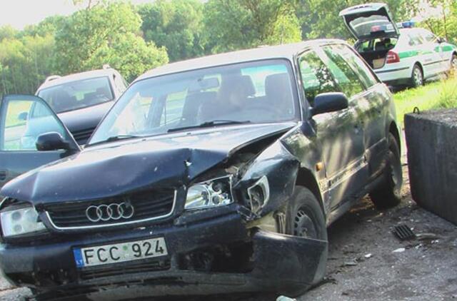 Kompanijos kelionę poilsio link užtvėrė betoniniai blokai