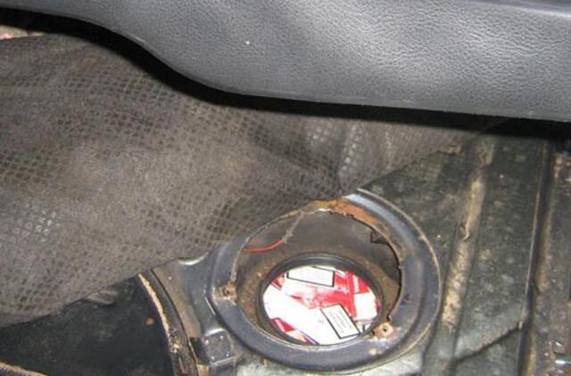 Kontrabandą automobilio bake gabenusiai baltarusei gresia lietuviška bauda