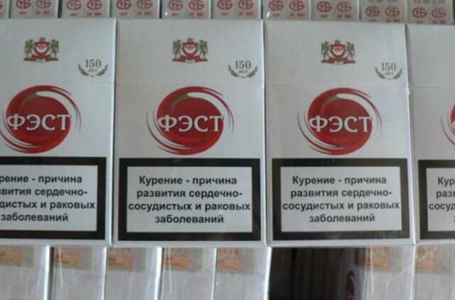 Pakelės griovyje atsidūrusiame automobilyje - kontrabandinių rūkalų krovinys