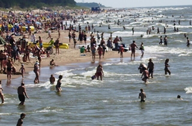 Palangoje - automobilių spūstys ir lovų trūkumas