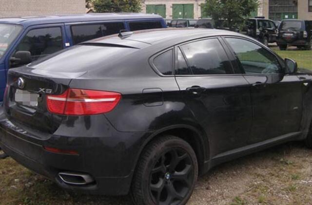 Pasieniečiai Nidoje nutraukė įtartino visureigio kelionę