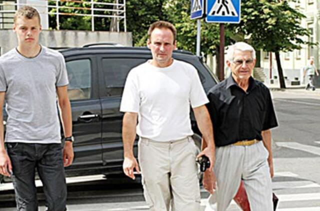 Po Lietuvos vėliava - tuščiomis kišenėmis