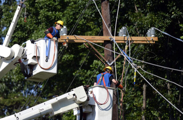 Po smarkių audrų JAV elektros vis dar neturi daugiau kaip milijonas gyventojų