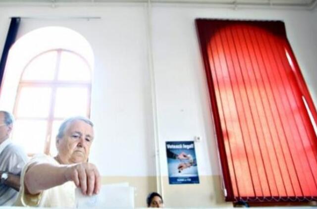 Rumunai balsuoja referendume dėl apkaltos prezidentui