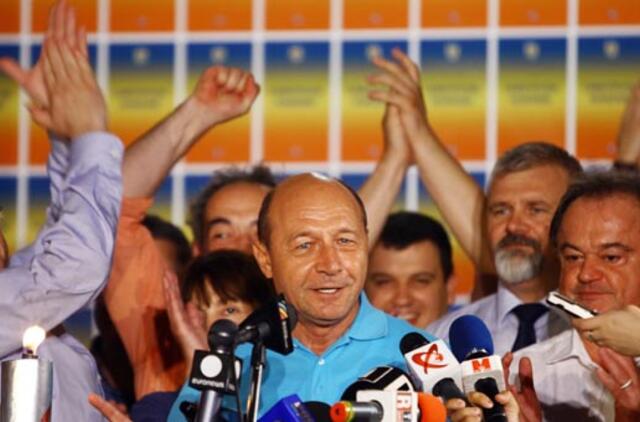 Rumunijos prezidentas laimėjo referendumą dėl apkaltos