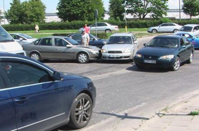 Svarbią transporto arteriją užkimšo moterų avarija