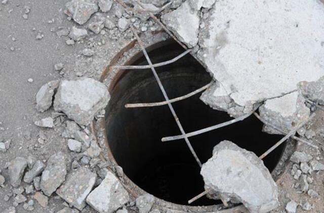 Vilniuje degalinės teritorijoje į kanalizacijos šulinį įkrito vaikas