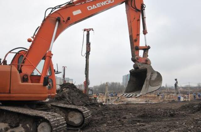 Vilniuje, statybvietėje, į griovį įskriejo visureigis