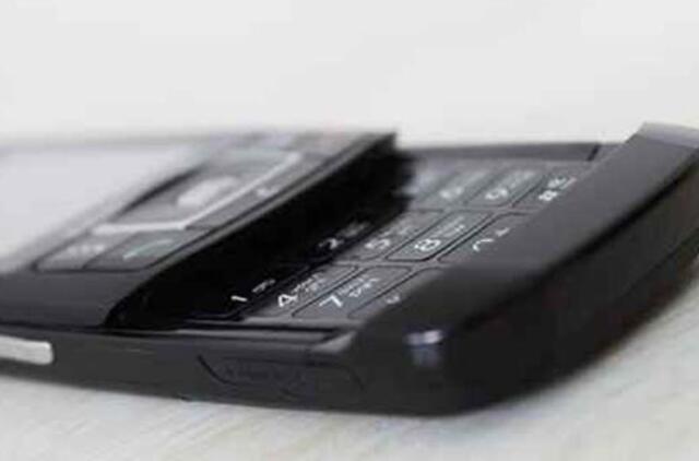 "Apple" siekia uždrausti JAV pardavinėti 8 modelių "Samsung" telefonus