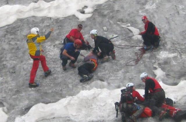 Austrijos Alpėse išgelbėtas alpinistas, savaitę praleidęs ledyno plyšyje