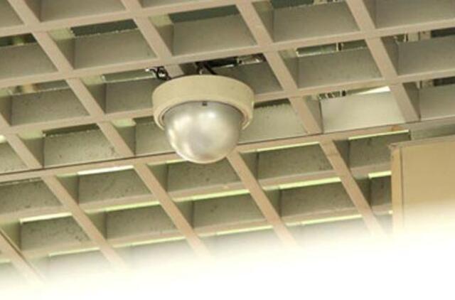 Automobilio remontas - vaizdo kamerose