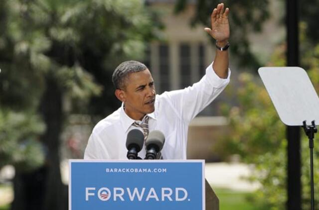 Barakas Obama rinkėjų apklausose lenkia Mitą Romnį