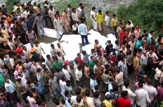 Indijoje per autobuso avariją žuvo 39 žmonės