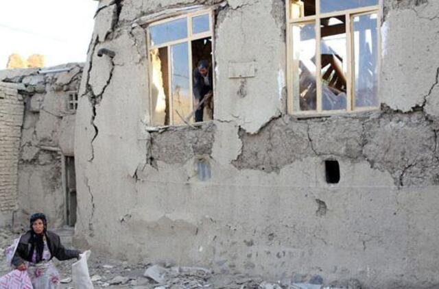 Irano žemės drebėjimo regione baiminamasi epidemijų