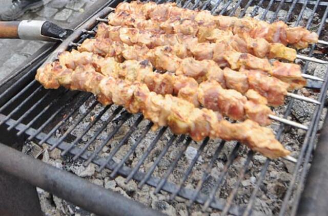 Kepsnių kepimo procesas turi šešėlių