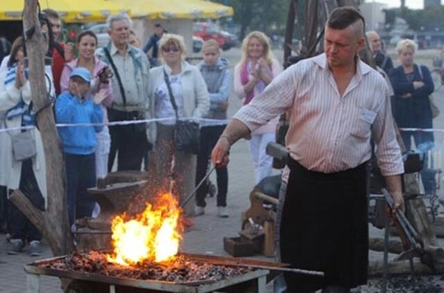 Klaipėdoje aidėjo kalvių kūjų dūžiai