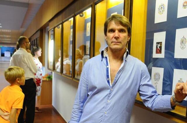 Kurti eskizus jūroje štormai netrukdo