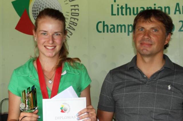 Lietuvos golfo mėgėjų čempionai - Miglė Rusteikaitė ir Juozapas Budrikis