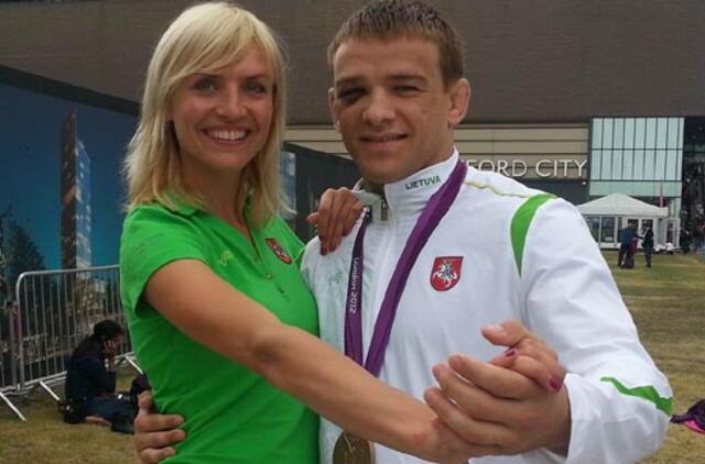 Londone Vlada Musvydaitė-Baranauskienė užfiksuota šokanti su Aleksandru Kazakevičiumi