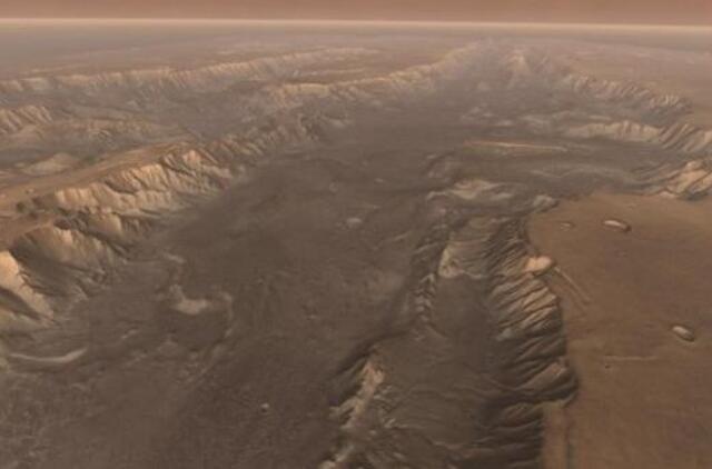 Marso, kaip ir Žemės, paviršius sudarytas iš slenkančių plokščių