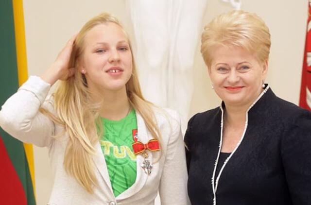 Olimpinė čempionė Rūta Meilutytė apdovanota Komandoro didžiuoju kryžiumi