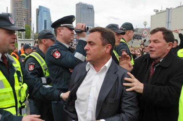 Petras Gražulis atsitrenkė į „VW Passat“