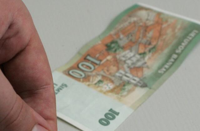 Po girtų manevrų savo kieme siūlė 100 litų