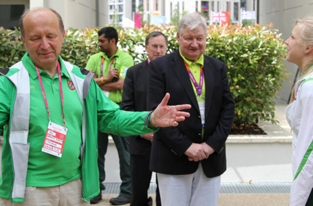 Premjeras Londono olimpiniame kaimelyje šildėsi sportininkų šlovės spinduliuose