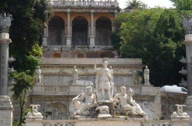 Romoje nugriuvo dalis istorinės sienos