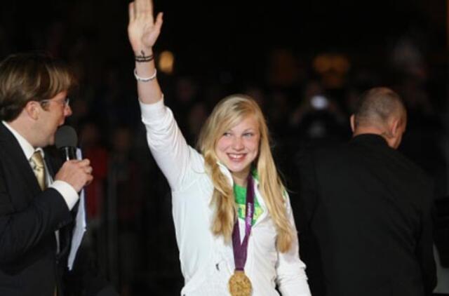 Rūtą Meilutytę pasitiko tūkstančiai gerbėjų