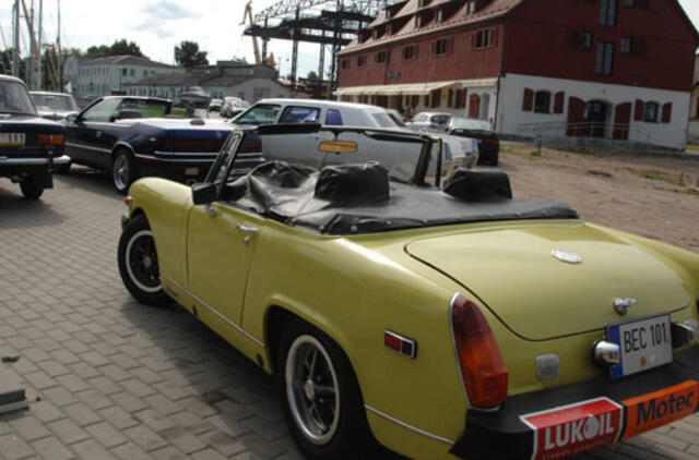 Senovinių automobilių savininkai kviečiami į paradą