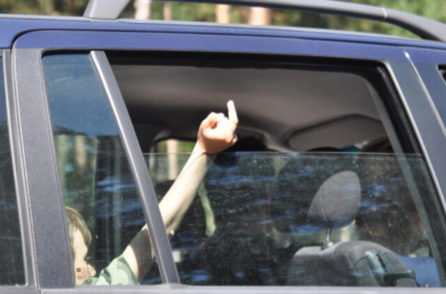 Vairuotojų santykiai: agresija gimdo agresiją