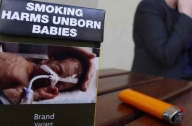 Vyriausybė siūlo su rūkymu kovoti pažeistų organų nuotraukomis ant pakelių