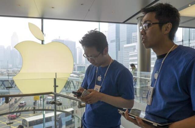 Daugelio šalių prekyboje pasirodė naujieji "Apple" išmanieji telefonai "iPhone 5"