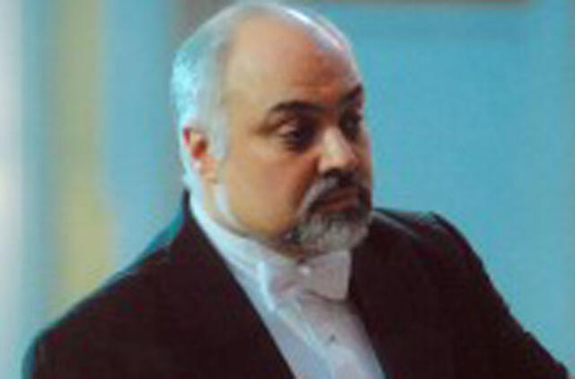 D.Chvorostovskio koncerte prie dirigento pulto - žymus armėnų muzikas K.Orbelianas