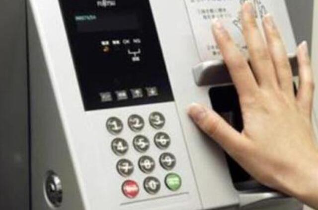 Japonijoje galima pasiimti pinigų iš bankomato, pridėjus delną prie nuskaitymo įtaiso