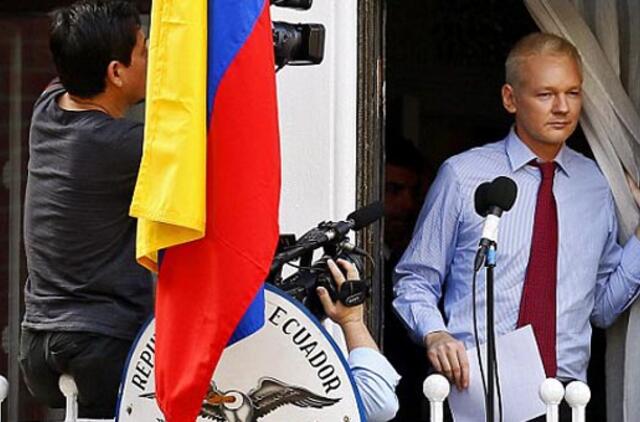 Julianas Assange'as gyvenimą Ekvadoro ambasadoje palygino su kosmine stotimi