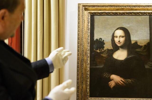 Kai kurie mokslininkai tvirtina, kad L. da Vinčis yra nutapęs dvi "Mona Lizas"
