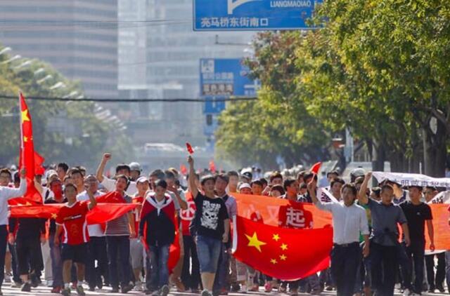Kinijoje sulaikyti protestuotojai, žmonės raginami nepulti japonų ir jų turto