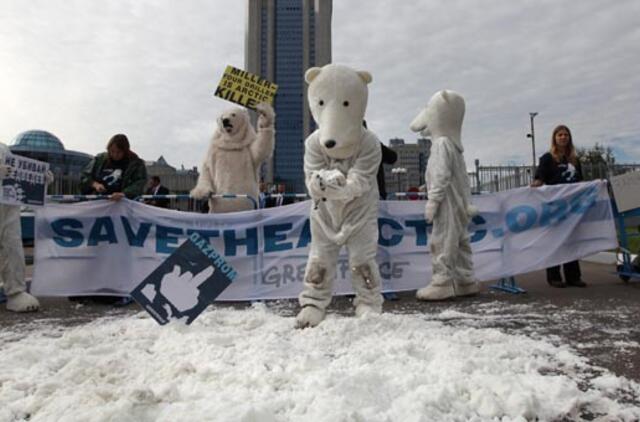 Maskvos policija sulaikė prieš "Gazprom" protestavusius "baltuosius lokius"