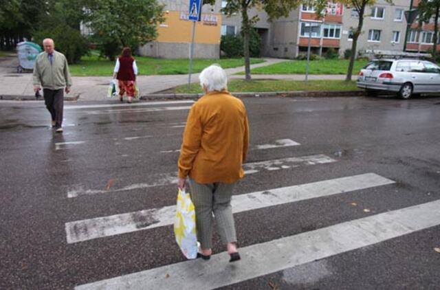 Pėsčiųjų perėjose - pirmenybė reklamai