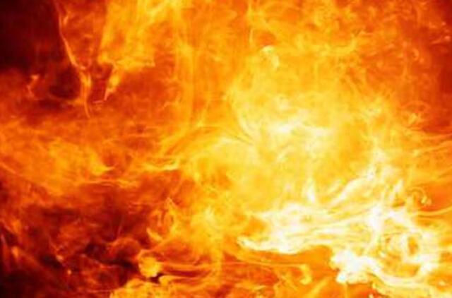 Sirijoje karinis lėktuvas susprogdino degalinę, žuvo 54 žmonės