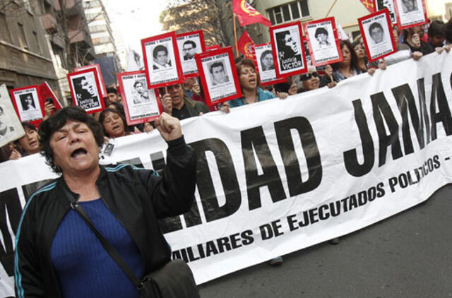 Tūkstančiai čiliečių pagerbė A. Pinočeto diktatūros aukas