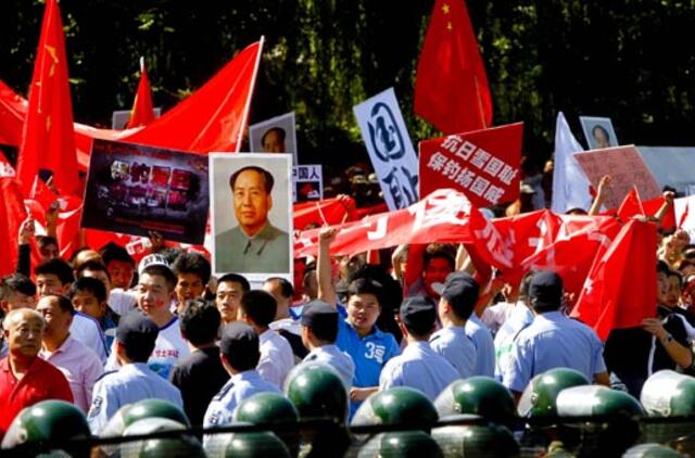 Tūkstančiai žmonių dalyvavo demonstracijoje prie Japonijos ambasados Pekine