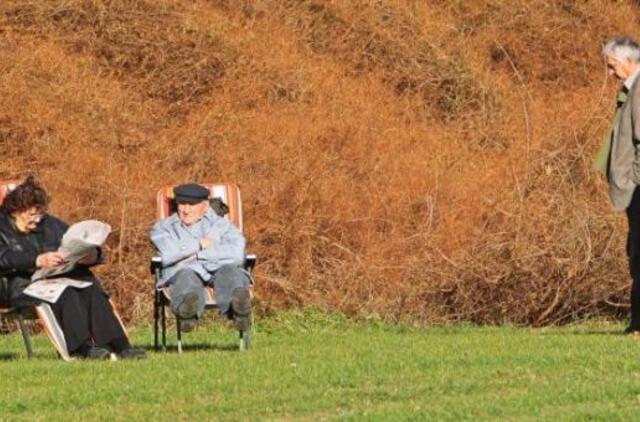 Vis daugiau senjorų piktnaudžiauja alkoholiu