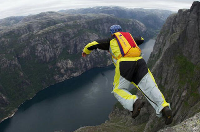 Austrų sportininkas laisvuoju kritimu bandys viršyti garso greitį