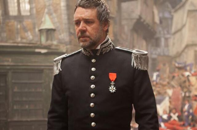 Filmuojant muzikinę dramą "Vargdieniai" filmavimo aikštelėje aktoriai dainavo gyvai